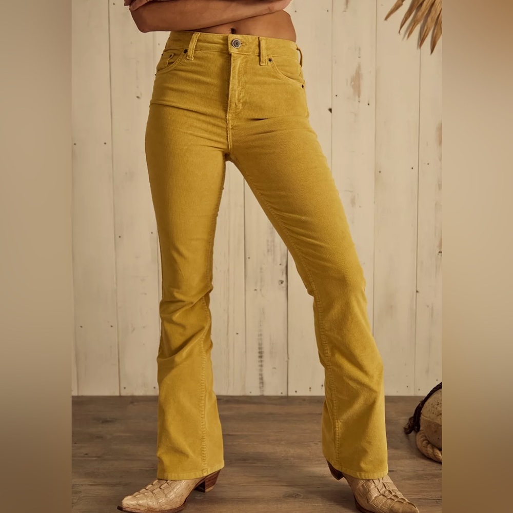 BDG Chartreuse Corduroy High-Waist Jeans - 28